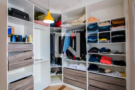 Closet do quarto 1 de casa à venda com 2 quartos, 155m² em Jardim Las Vegas, Santo André