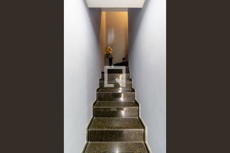 Escada  de casa de condomínio para alugar com 2 quartos, 94m² em Cidade Líder, São Paulo
