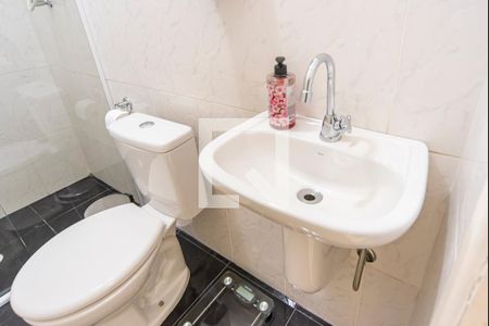 Casa à venda com 107m², 3 quartos e 2 vagas Casa à venda com 107m², 3 quartos e 2 vagasBanheiro Social