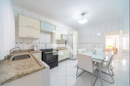 Casa à venda com 107m², 3 quartos e 2 vagas Casa à venda com 107m², 3 quartos e 2 vagasCozinha