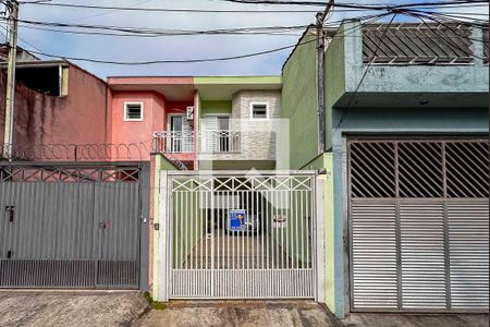 Casa à venda com 107m², 3 quartos e 2 vagas Casa à venda com 107m², 3 quartos e 2 vagasFachada