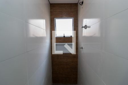 Banheiro da Suíte 1 de casa para alugar com 2 quartos, 100m² em Jardim dos Prados, São Paulo