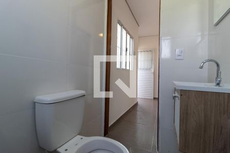 Banheiro de casa para alugar com 1 quarto, 38m² em Jardim dos Prados, São Paulo