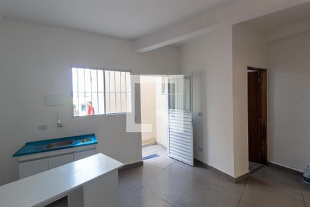 Sala/ Cozinha de casa para alugar com 2 quartos, 40m² em Jardim dos Prados, São Paulo