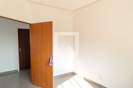Quarto 1 de casa para alugar com 2 quartos, 40m² em Jardim dos Prados, São Paulo