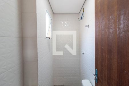Banheiro  de casa para alugar com 2 quartos, 40m² em Jardim dos Prados, São Paulo