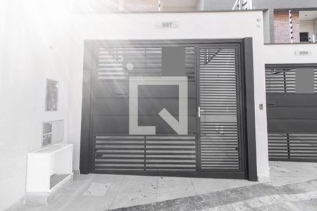 Casa à venda com 119m², 3 quartos e 2 vagas Casa à venda com 119m², 3 quartos e 2 vagasFachada