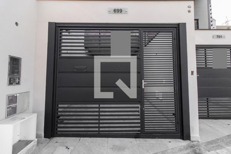 Casa à venda com 111m², 3 quartos e 2 vagas Casa à venda com 111m², 3 quartos e 2 vagasFachada