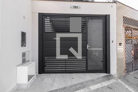 Casa à venda com 109m², 3 quartos e 2 vagas Casa à venda com 109m², 3 quartos e 2 vagasFachada