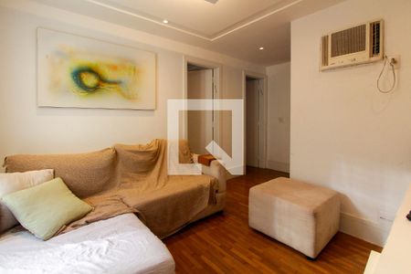 Sala intima de apartamento à venda com 4 quartos, 250m² em Barra da Tijuca, Rio de Janeiro