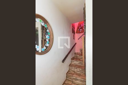 Sala - Acesso ao 2º andar de casa à venda com 2 quartos, 100m² em Penha, Rio de Janeiro