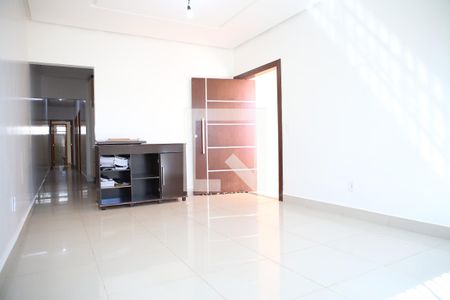 Sala de casa para alugar com 3 quartos, 220m² em Jardins Madri, Goiânia