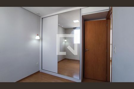 Quarto 1  de apartamento para alugar com 2 quartos, 45m² em Cabral, Contagem