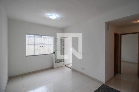 Sala de casa para alugar com 2 quartos, 60m² em Edson Passos, Mesquita