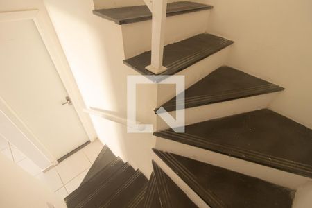 Escada de casa de condomínio para alugar com 2 quartos, 88m² em Campo Grande, Rio de Janeiro