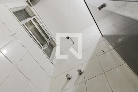 Banheiro  de kitnet/studio para alugar com 1 quarto, 30m² em Copacabana, Rio de Janeiro