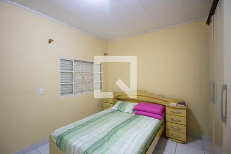 Quarto 2 de casa para alugar com 2 quartos, 90m² em Vila Carmosina, São Paulo