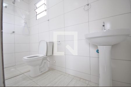 Banheiro de casa para alugar com 1 quarto, 50m² em Parque Edu Chaves, São Paulo