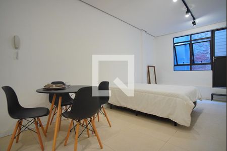 Sala - Cozinha de kitnet/studio para alugar com 1 quarto, 24m² em Rio Branco, Porto Alegre