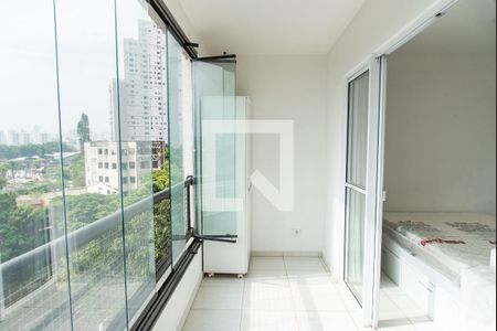 Varanda e área de serviço de apartamento para alugar com 1 quarto, 35m² em Cambuci, São Paulo