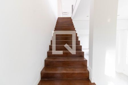 Escada de casa de condomínio para alugar com 5 quartos, 250m² em Vila Progresso, Niterói