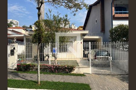 Fachada de casa à venda com 5 quartos, 220m² em Lapa, São Paulo