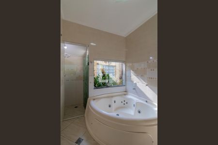 Banheiro da Suite de casa para alugar com 3 quartos, 190m² em Jardim Santa Francisca, Guarulhos