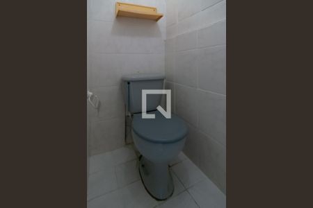 Banheiro de kitnet/studio para alugar com 0 quarto, 20m² em Bela Vista, São Paulo