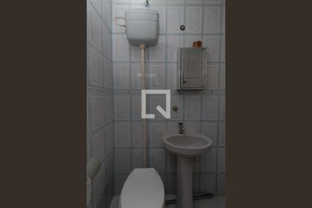 Banheiro de casa para alugar com 1 quarto, 20m² em Parque Edu Chaves, São Paulo