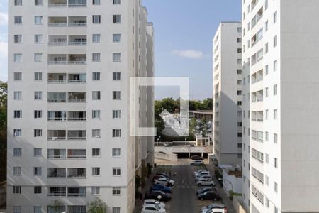 Vista da varanda da sala  de apartamento à venda com 2 quartos, 56m² em Planalto, Belo Horizonte