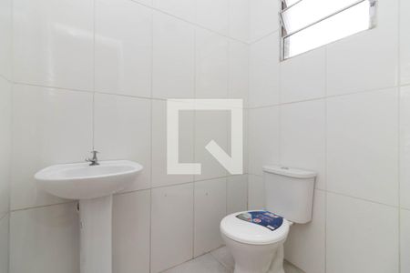 Banheiro de casa para alugar com 1 quarto, 30m² em Jardim Veronica, São Paulo