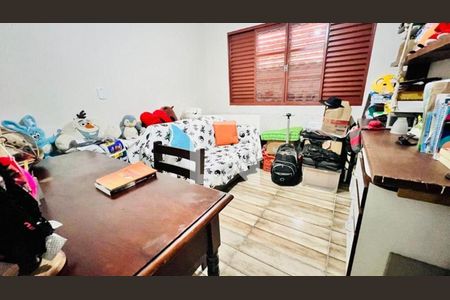 Casa à venda com 4 quartos, 248m² em Itaipu, Niterói