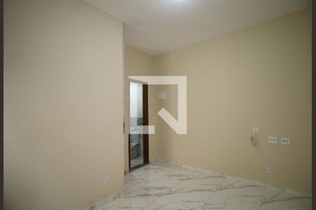Sala de casa para alugar com 1 quarto, 56m² em Olaria, Rio de Janeiro
