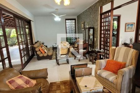 Casa à venda com 3 quartos, 199m² em Maria Paula, Niterói