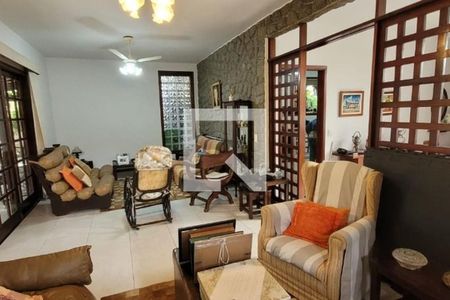 Casa à venda com 3 quartos, 199m² em Maria Paula, Niterói