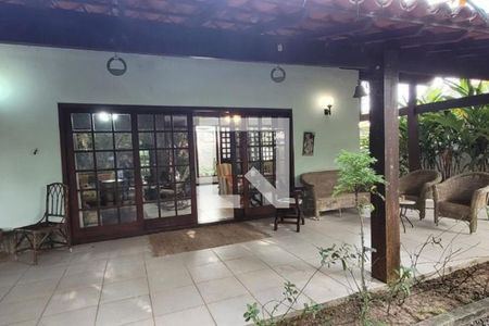 Casa à venda com 3 quartos, 199m² em Maria Paula, Niterói