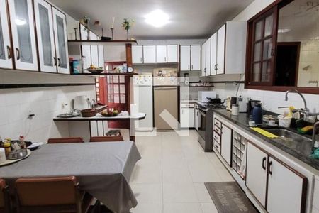 Casa à venda com 3 quartos, 199m² em Maria Paula, Niterói