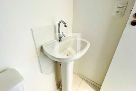 Banheiro de apartamento à venda com 2 quartos, 48m² em Vila das Bandeiras, Guarulhos