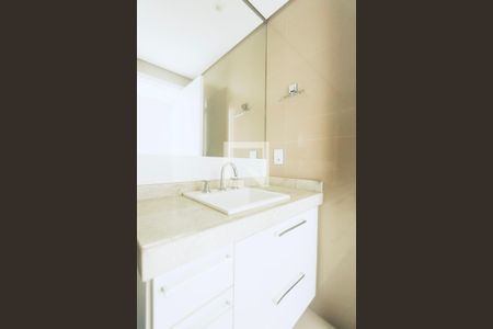 Banheiro de apartamento à venda com 1 quarto, 63m² em Bela Vista, Porto Alegre