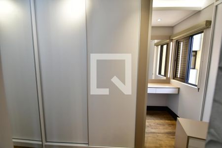 Quarto 1 de apartamento à venda com 1 quarto, 70m² em Mansões Santo Antônio, Campinas