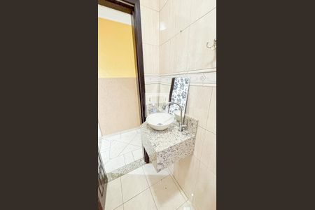 Lavabo de casa para alugar com 4 quartos, 250m² em Vila Alto de Santo Andre, Santo André