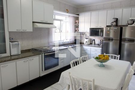 Casa à venda com 320m², 4 quartos e 2 vagas Casa à venda com 320m², 4 quartos e 2 vagasCozinha