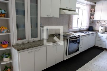 Casa à venda com 320m², 4 quartos e 2 vagas Casa à venda com 320m², 4 quartos e 2 vagasCozinha