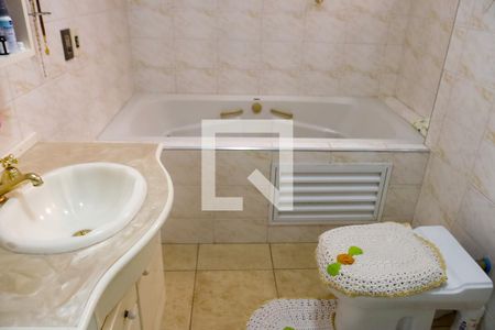 Casa à venda com 320m², 4 quartos e 2 vagas Casa à venda com 320m², 4 quartos e 2 vagasBanheiro da Suíte 3