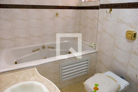 Casa à venda com 320m², 4 quartos e 2 vagas Casa à venda com 320m², 4 quartos e 2 vagasBanheiro da Suíte 3