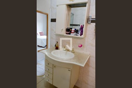 Casa à venda com 320m², 4 quartos e 2 vagas Casa à venda com 320m², 4 quartos e 2 vagasBanheiro da Suíte 3