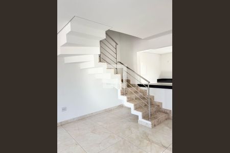 Casa à venda com 3 quartos, 170m² em Cabral, Contagem