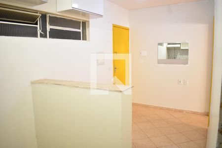 Sala/Cozinha de kitnet/studio para alugar com 1 quarto, 26m² em Setor Habitacional Vicente Pires, Brasília