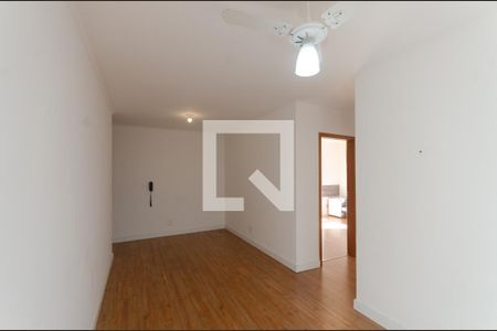 Sala de apartamento para alugar com 2 quartos, 60m² em Petrópolis, Porto Alegre