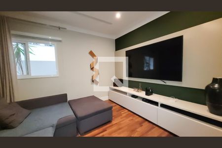 Sala de TV de casa de condomínio à venda com 4 quartos, 329m² em Residencial Parque dos Alecrins, Campinas